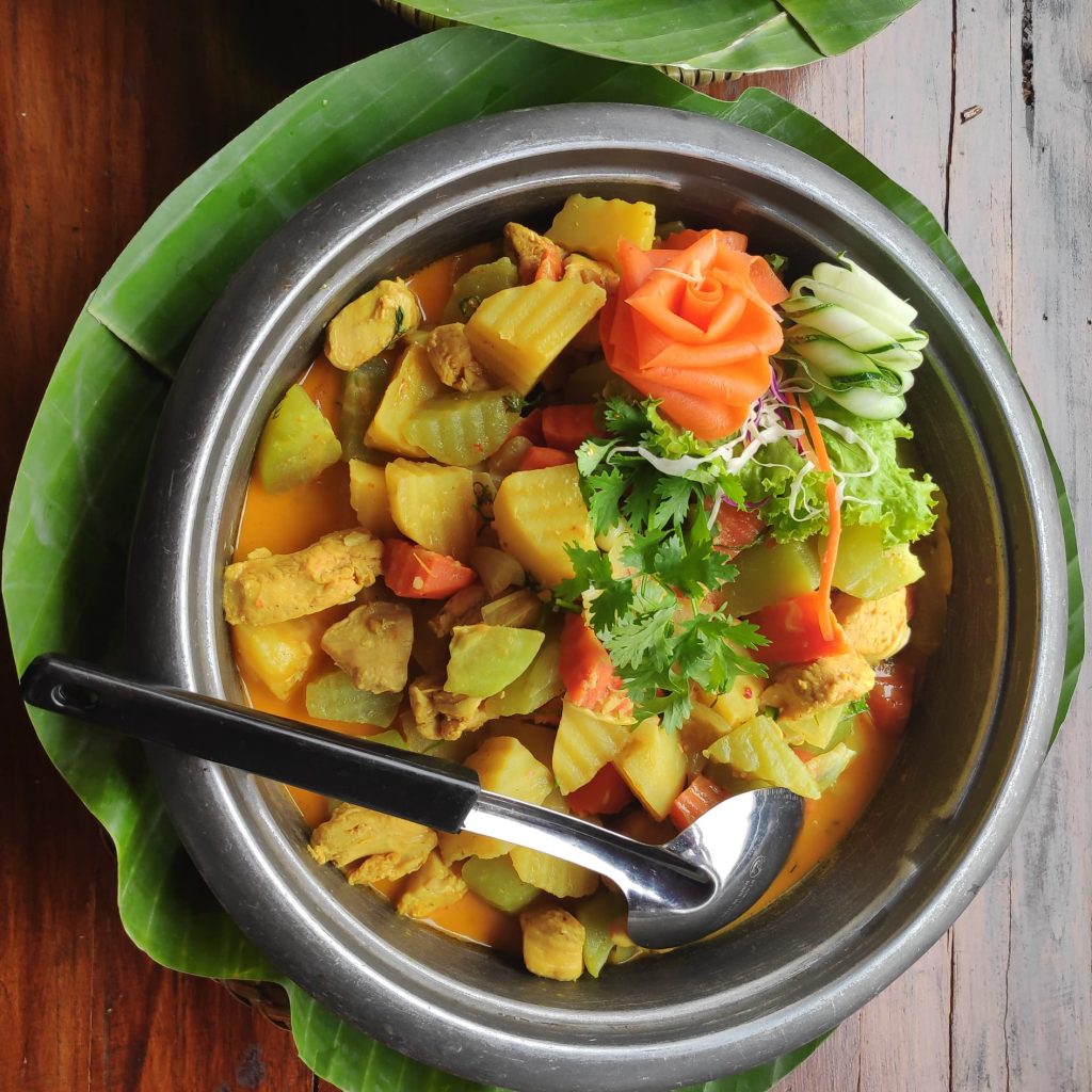 Chciken curry on mekong Cruise