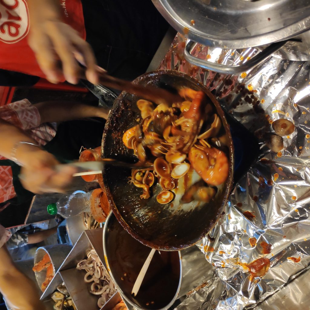 cooking at ratchada night market bangkok