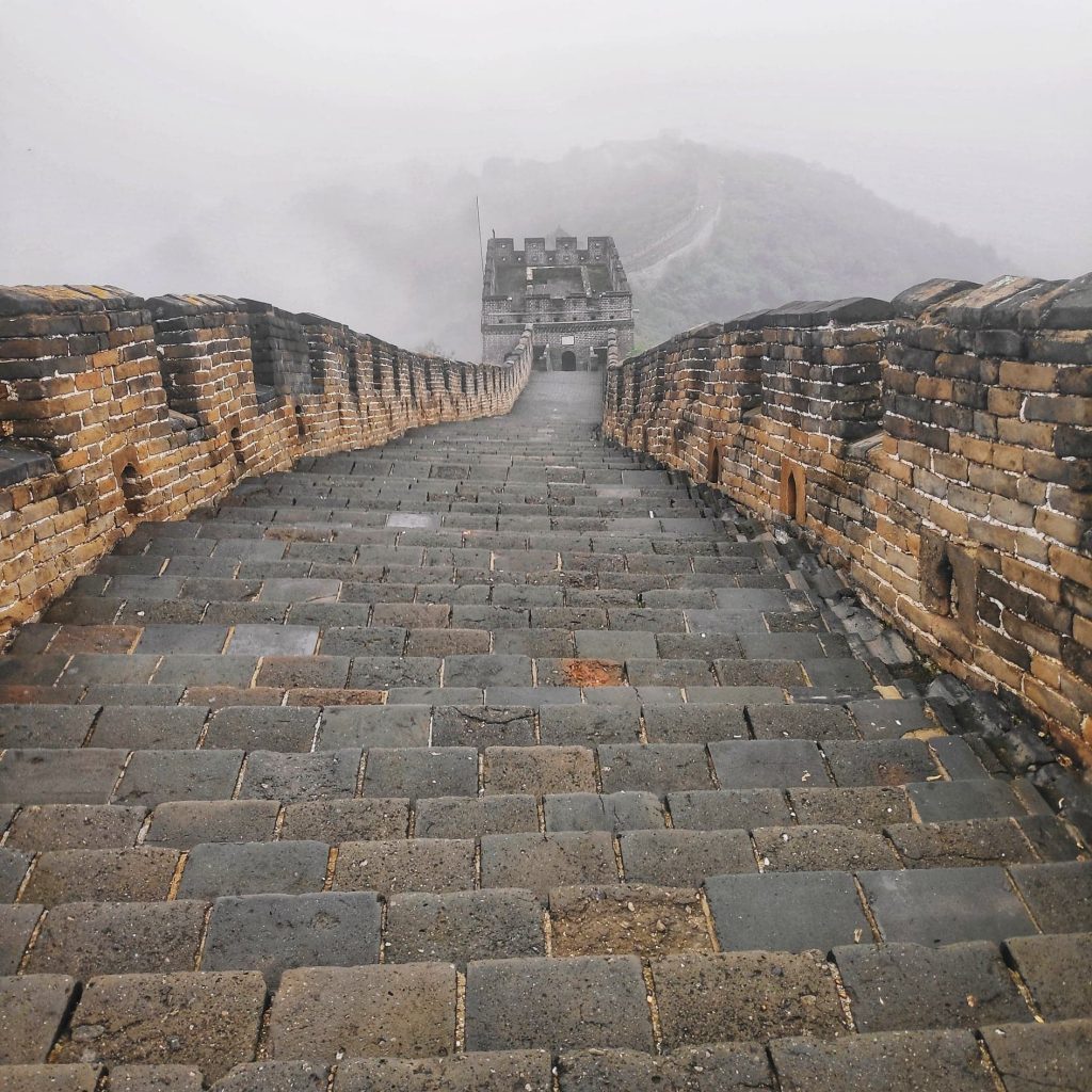 "Impressive landscape featuring the Mutianyu section of the Great Wall of China, surrounded by picturesque natural beauty