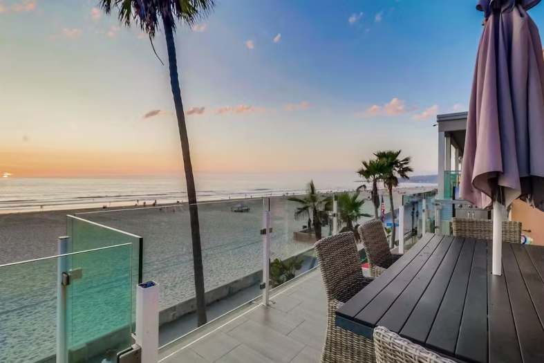 an apartment on the beach in San Diego listed on plum guide