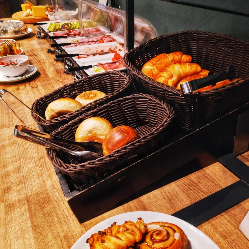 baskets of bread at leoneck hotel in Zurich