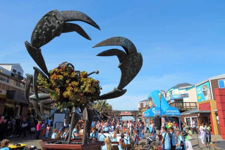 A giant grab statye at the entry to Fishermans Wharf in San Francisco