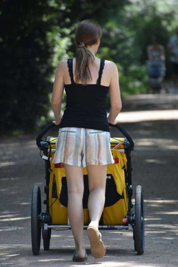 a mum out with her kids at Mundenhof in Freiburg