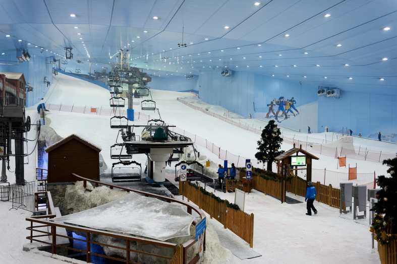 An indoor skiing centre in Dubai
