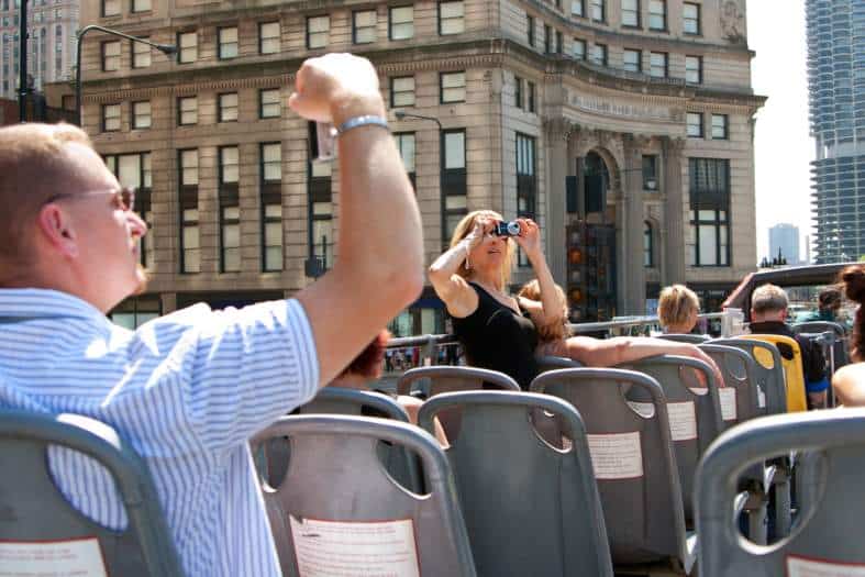Chicago open top bus tour going through the city centre