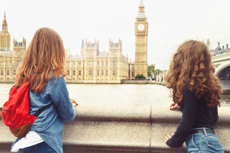 2 teenage girls in London looking at the house of parliment