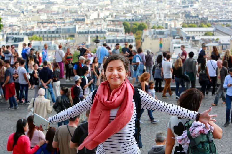 teeangers in Sacre Cour in Paris