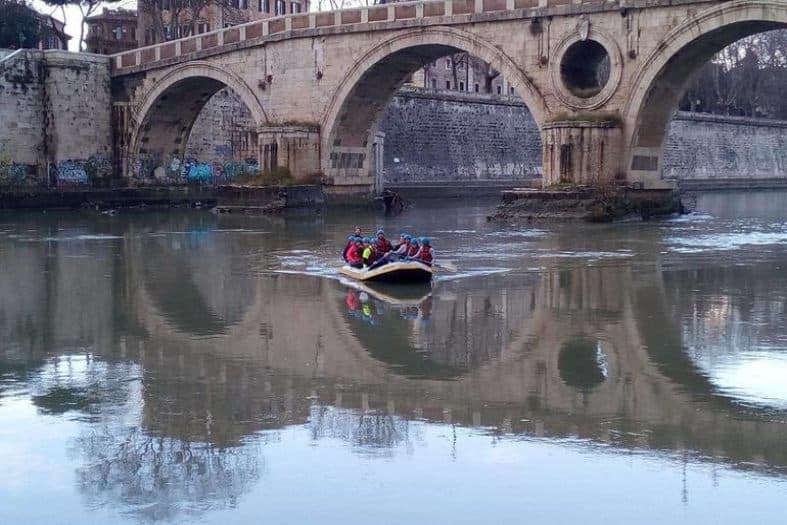 Rafting on the Tiber River in the middle of Rome