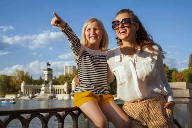a mum and daughter enjoying the park in Madrid