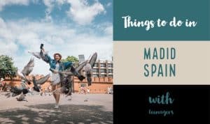 teenagers having fun i madrid with pigeons