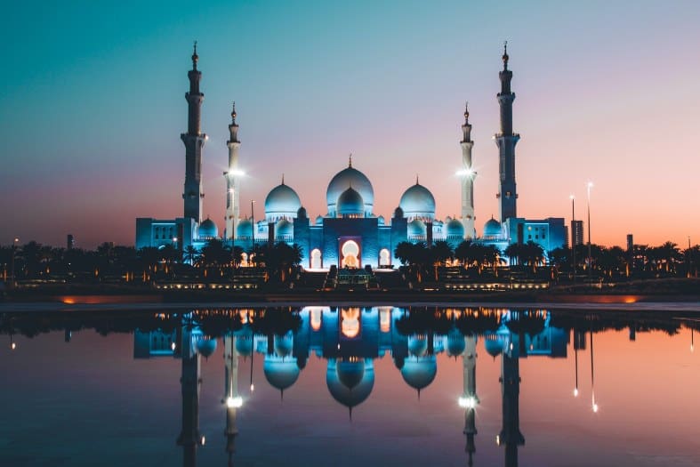 The Grand Mosque in Abu Dhabi at night