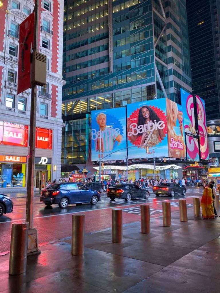 the streets of NYC at night