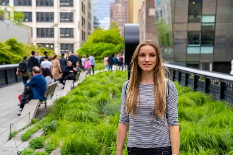 a teenage girl exploring the high line in New York