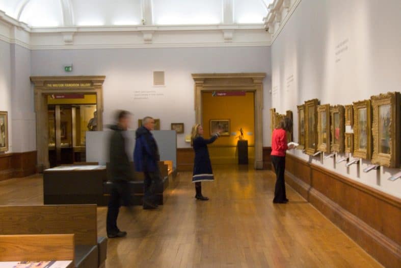 people visiting the Kelvingrove Art Gallery and looking at the galleries