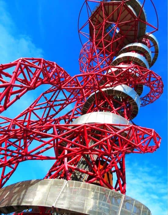a big red sculpture, tower in London