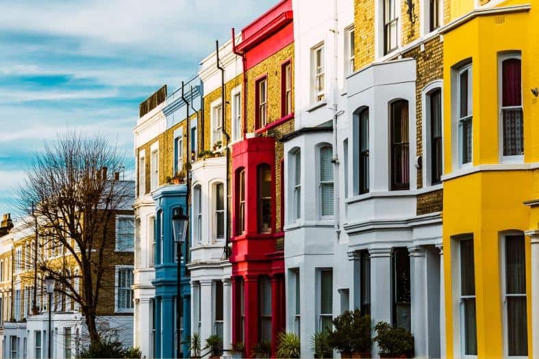 Notting Hill in London is the best to stroll with teenagers in London with a picturesque backdrop