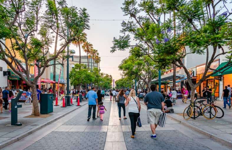 people going out shopping and eating on third street promonade