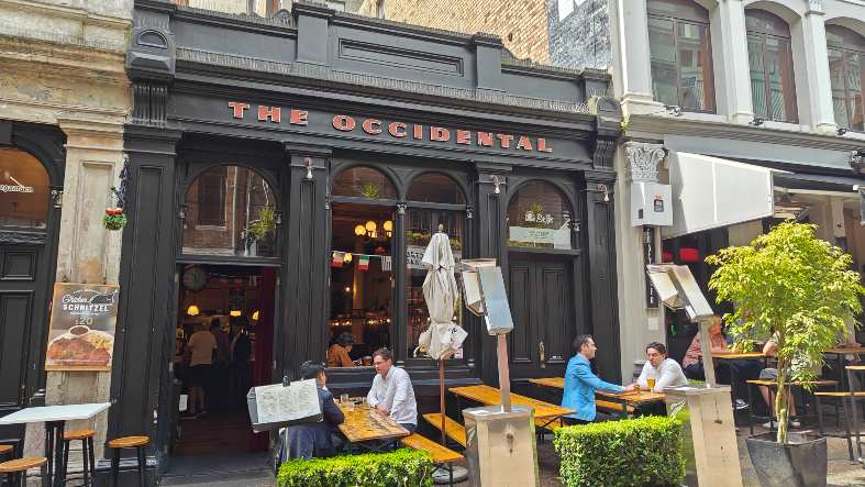 A bar restaurant in Auuckland with outdoorseating
