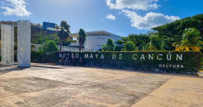 the front of the Mayan Museum in cancun mexico