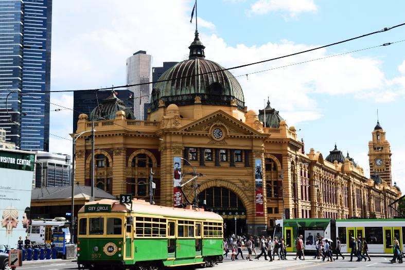 the free Melbourne city circle tram going past Flinders Street Station
